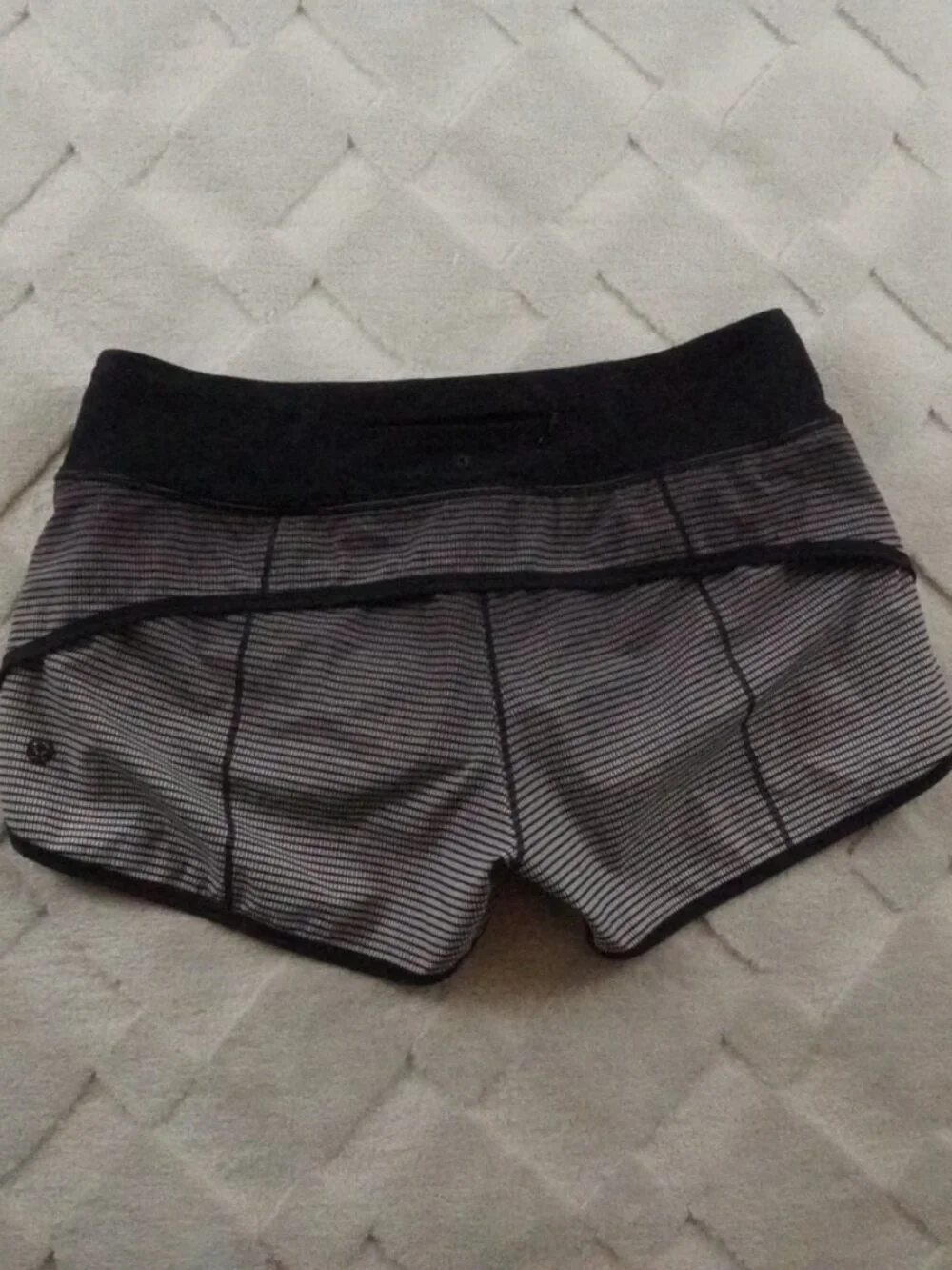 LULULEMON SPEED SHORT Womens 6 *H20 DOUBLE GRADIENT WHITE DEEP COAL BLACK